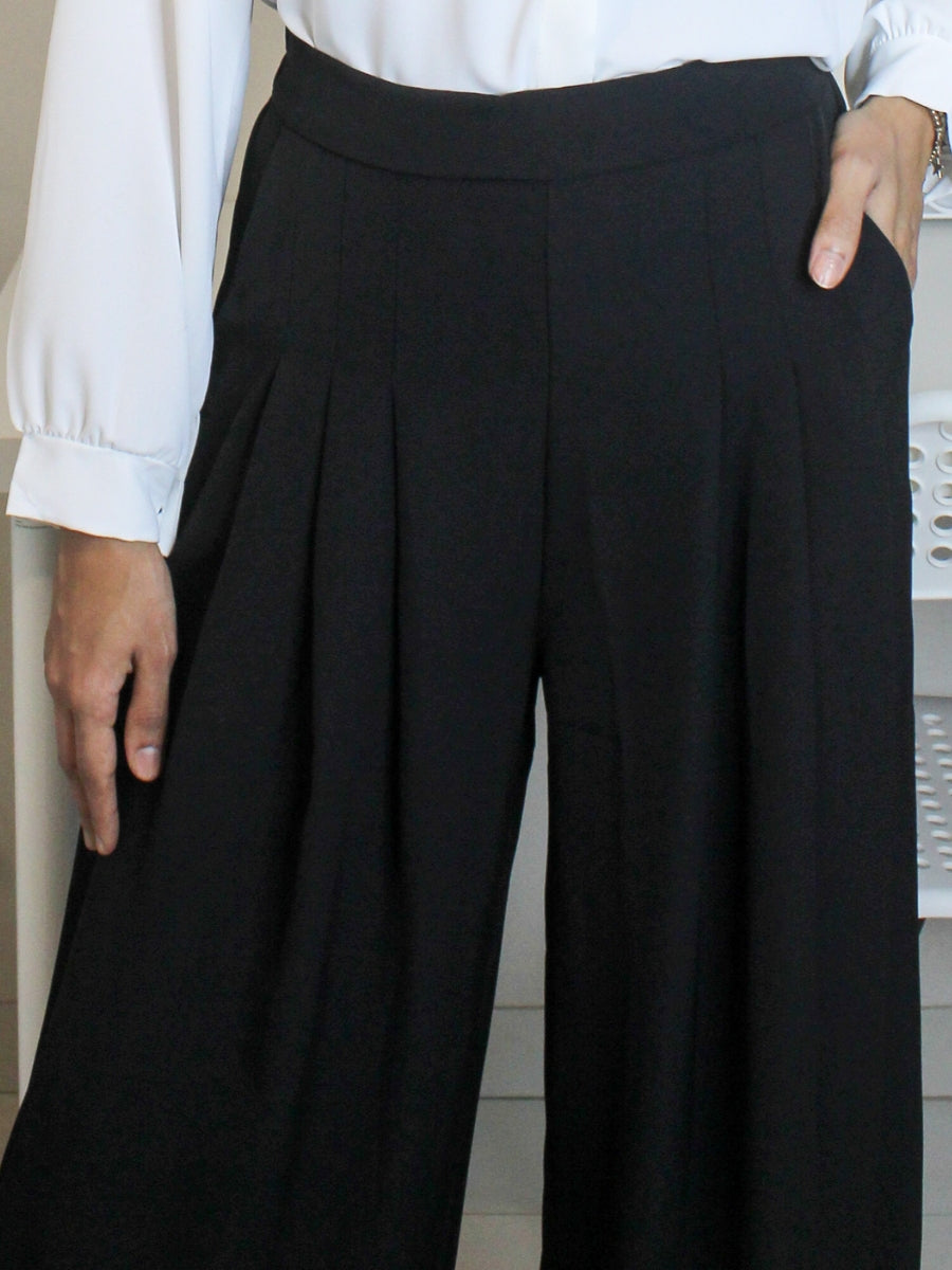 Wide-Leg Black Pleated Tailored Korean Trouser