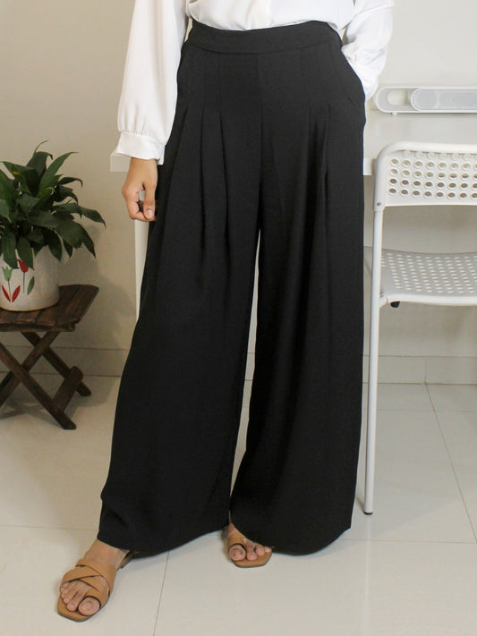 Wide-Leg Black Pleated Tailored Korean Trouser